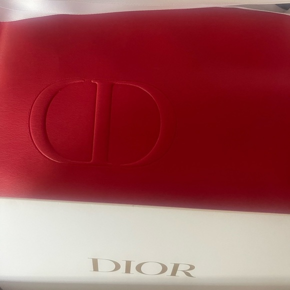 Dior White and Gold Gift Card - Picture 9 of 9